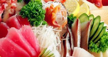 Dạy con cách thưởng thức sashimi